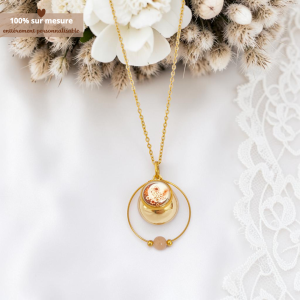 Bola de grossesse doré illustration lune fleurie avec pierre de lune pêche lithothérapie